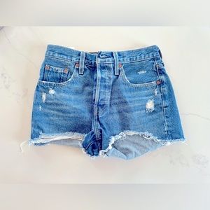 Short Levi’s 501